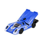 blauer Porsche 917 mit offenstehenden Heck